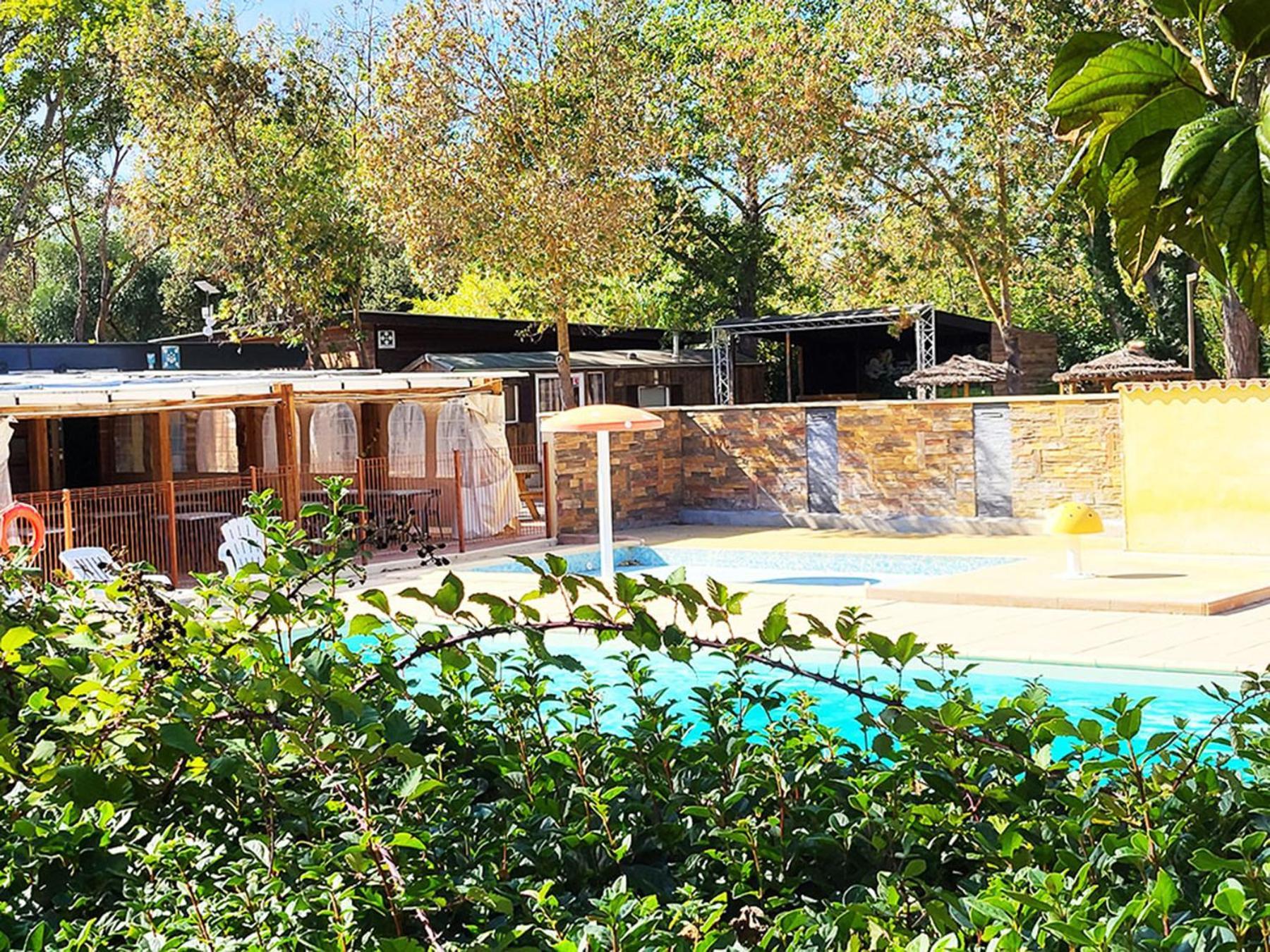 Camping Le Val De Cesse Mirepeisset Екстериор снимка